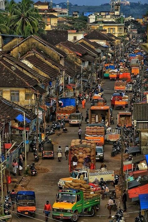 The big market in old Kozhikode city Blurry Boy Pics, Storm Wallpaper, Bruce Lee Pictures, Kerala Travel, Village Photos, Kerala Tourism, City Photography, Travel Board, Abstract Photography