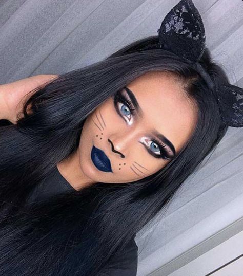 Make Up Yeux, Simple Cat Makeup, Karneval Diy, Maquillage Halloween Simple, Cat Halloween Makeup, Halloween Makeup Clown, Makeup Ideas For Halloween, Halloween Nails Diy, Cat Makeup Halloween