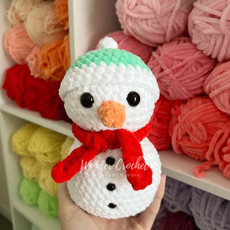 Easy Snowman Free Crochet Pattern - Wonder Crochet Crochet Snowman Free Pattern, Wonder Crochet, Crochet Projects To Sell, Christmas Crochet Patterns Free, Crochet Friends, Heart Crochet, Crochet Snowman, Crochet Patterns Free Beginner, Crochet Chicken