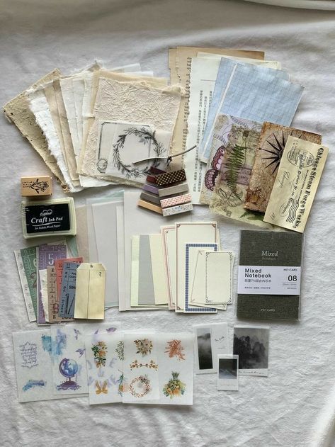 Journal Starter Kit, Kerajinan Diy, Pen Pal Letters, Handwritten Letters, Journal Aesthetic, Bullet Journal Inspo, Journal Kit, Bullet Journal Ideas Pages, Scrapbook Journal