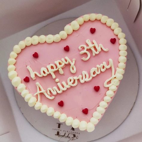 Cake Vintage Anniversary Anniversary Cake For Couple, 10 Year Anniversary Cake Ideas, 4 Year Anniversary Cake, 3 Year Anniversary Cake, 1 Year Anniversary Cake Ideas, Anniversary Cakes For Parents, 5 Year Anniversary Cake, 2 Year Anniversary Cake, 3rd Anniversary Cake