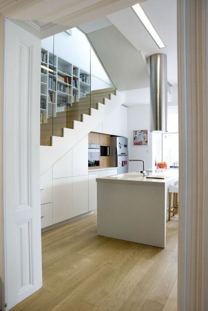 kitchen under the stairs Small Modern Kitchen Ideas, Kitchen Under Stairs, تحت الدرج, Stairs In Kitchen, Kitchen Design Gallery, Small Modern Kitchens, Modern Stairs, Smart Kitchen, Kitchen Remodeling Projects