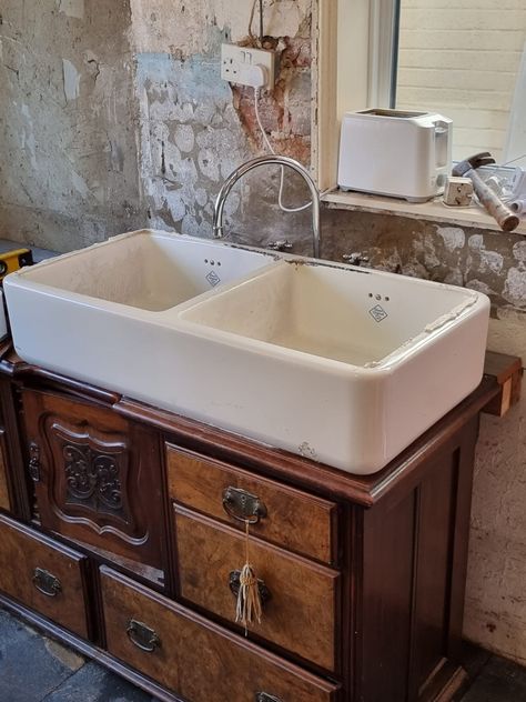 Belfast Sink Unit Ideas, Sink In Furniture, Upcycled Kitchen Sink Cabinet, Standalone Kitchen Sink, Free Standing Sink Kitchen, Freestanding Kitchen Sink, Belfast Sink Kitchen, Freestanding Kitchens, Schoolhouse Kitchen