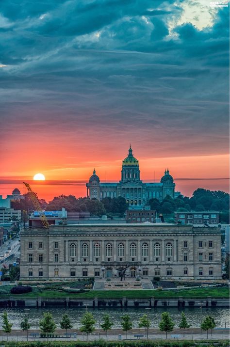 The Heartland (Des Moines, Iowa, August 2016) Iowa Travel, Iowa State University, Sioux City, State Capitals, Des Moines Iowa, Iowa City, Iowa State, American Cities, City Aesthetic