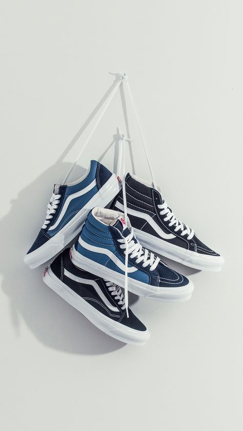 Vans Shoes Wallpaper, Vans Poster, Vans Wallpaper, Vans Aesthetic, Vans Old School, Shoes Wallpaper, Tenis Vans, Vans Vans, Vans Vault