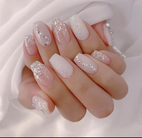 Moon 3d, Fake Nails White, Bridal Nails Designs, Fancy Nails Designs, Nail Art Wedding, Bride Nails, Nagel Inspo, Cat Kuku, Bridal Nails