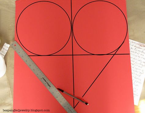 How to draw a perfect heart without a template!    #artsandcrafts #diy #heart Easy Stuff To Draw, Draw A Heart, Can Sketch, Felt Templates, Perfect Heart, Engineering Humor, Diy Heart, Stuff To Draw, Leaf Template