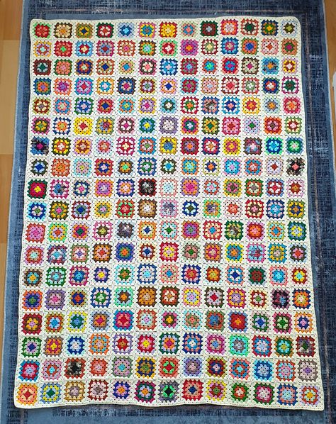 Crochet Blanket Granny Square Vintage, 80s Crochet Blanket, Vintage Blanket Crochet, Crochet Granny Square Blanket Layout, Vintage Granny Square Blanket, Crochet Granny Square Color Combos, Crochet Block Blanket, Big Granny Square Blanket, Modern Granny Square Crochet