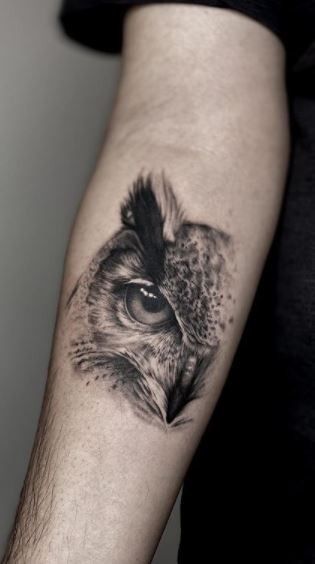 Owl Eye Tattoo, Tattoo Main, Realistic Owl Tattoo, Owl Tattoo Sleeve, Owl Tattoo Small, Geometric Owl Tattoo, Herren Hand Tattoos, Owl Tattoo Drawings, Animal Sleeve Tattoo