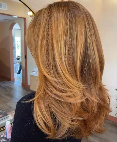 Flippy Hair, Shaggy Layers, Honey Blonde Hair, Retro Styles, Blonde Hair Looks, Haircuts For Long Hair, Long Blonde Hair, Hair Inspo Color, Hair Envy