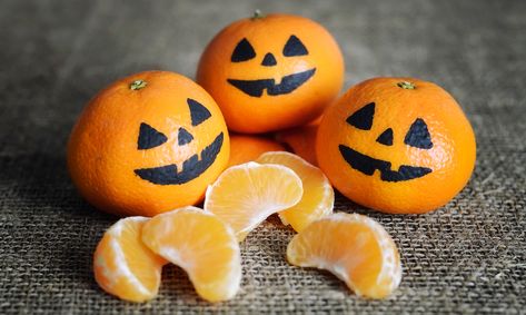 Easy as 1-2-3! Halloween Lunch Ideas, Halloween Lunch Box, Easy Halloween Snacks, Halloween Lunch, Healthy Halloween Treats, Halloween Fest, Lunch Box Ideas, Kid Friendly Halloween, Fun Halloween Food