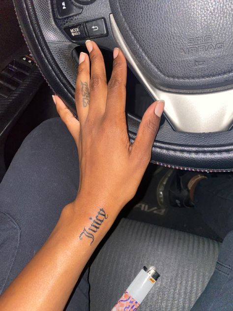 Early 200s Tattoos, 2000s Style Tattoo, Finger Tattoos Y2k, Y2k Word Tattoo, 2000s Tatoos, 2000s Inspired Tattoos, Y2k Tattoo Ideas Arm Sleeve, Juicy Couture Tattoo, Juicy Tattoo