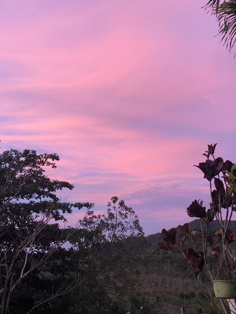 Montañas - Atardecer - Cielo - Rosa - Fondo de pantalla - Wallpapers Pretty Sky, Sky Aesthetic, Color Rosa, Worlds Of Fun, Galaxy Wallpaper, Mural, Iphone, Drawings, Instagram