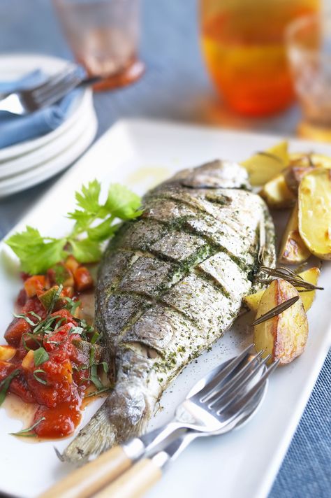 Simple, easy-to-follow instructions for roasting a whole fish, Italian-style, with fresh herbs. Italian Fish Recipes, Italian Seafood Recipes, Roast Fish, Italian Roast, Christmas Dinner Menu, Easy Fish Recipes, Easy Seafood, Easy Seafood Recipes, Fish Dinner