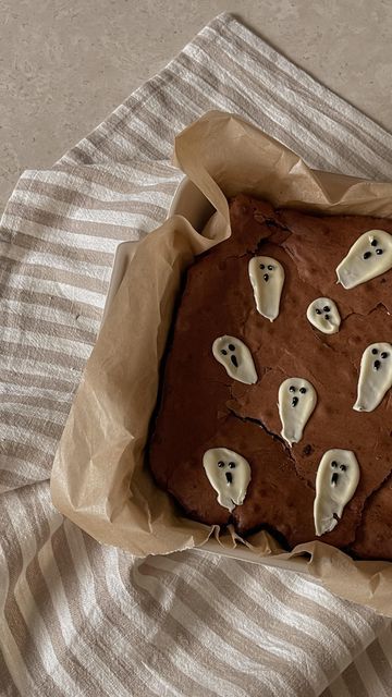 Gemma Louise Miles on Instagram Gemma Louise Miles, Ghost Brownies, Halloween Brownies, Melted White Chocolate, Big Mom, Halloween Cakes, Christmas Mood, Halloween Treats, Cinnamon Sticks