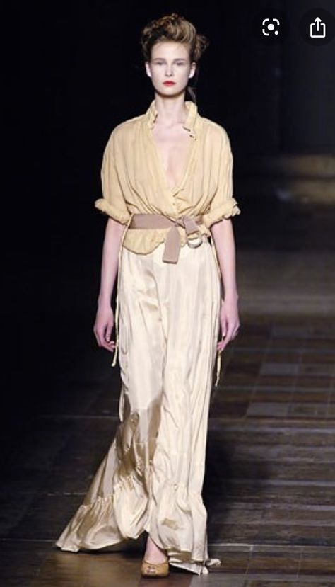 Dries Van Noten Spring 2006 Vintage Dries Van Noten, Fashion 2000s, Summer Runway, Layered Tops, Ann Demeulemeester, 가을 패션, Dries Van Noten, 80s Fashion, Mode Inspiration