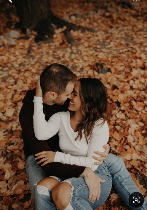 Engagement Photos Ideas Romantic Couple Photography, Unique Couple Poses Photography, Legal Photoshoot, Engagement Photos Poses Plus Size, Couples Fall Photoshoot Picture Ideas, Fall Couples Photos, Cute Couple Photoshoot Poses, Fall Photoshoot Outfits Couples, Photo Shoot Ideas For Couples