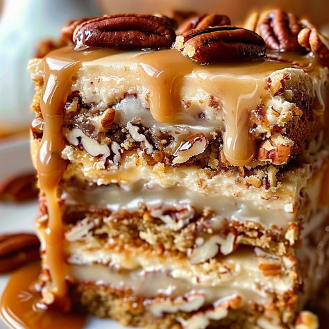 Banana Pecan Caramel Layer Cake Pecan Caramel Cake, Optimal Recipes, Caramel Layer Cake, Peaches Cream Cheese, Cream Cheese Cupcakes, Caramel Frosting, Pecan Cake, Cake Layers, Crunchy Pecans