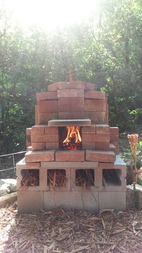 Neat homemade mini-firepit/stove for the backyard hangout spot. Diy Hangout Spot Outside, Hangout Spot Outside, Hangout In The Woods, Epic Forts, Woods Hangout Spot, Summer Hangout Spot, Narnia 2, Outdoor Hangout, Summer Hangout