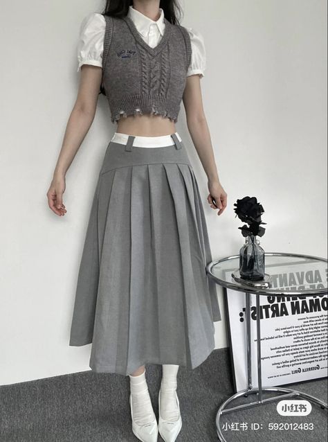 Long Gray Skirt Outfit, Grey Long Skirt Outfit, Grey Maxi Skirt Outfit, Grey Maxi Skirts, Work Fits, Long Skirt Outfits, Grey Skirt, Maxi Skirt Outfits, Style 2023