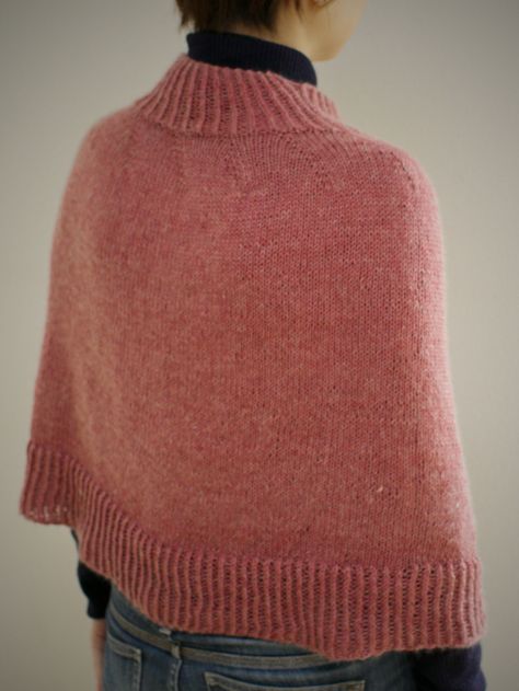 Ravelry: Warm quick poncho by Takako Takiguchi Quick Knitting Patterns, Poncho For Women, Poncho Knitting, Poncho Patterns, Knit Poncho Sweater, Poncho Knitting Patterns, Baby Scarf, Knitted Cape, Christmas Knitting Patterns