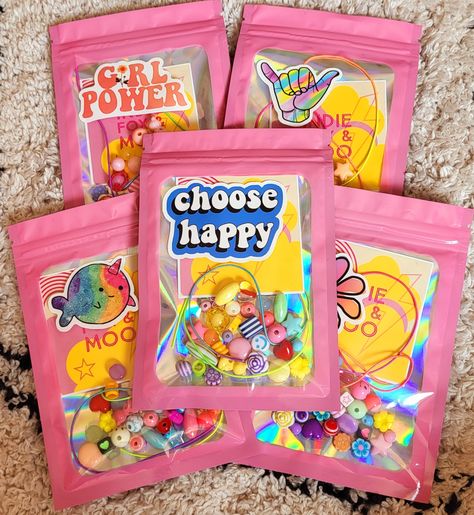 DIY Bracelet Kit, Craft Kit, Make Your Own, Party Bags, Kids Craft Party Bag Ideas For Kids, Brand Touchpoints, Craft Gift Ideas, Diy Giveaway, Spa Party Favors, Colourful Jewellery, Make Your Own Bracelet, Bracelet Kit, Bracelet Kits