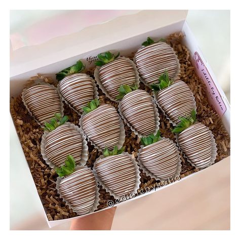 Strawberry Ideas, Treat Business, Dipped Oreos, Chocolate Covered Strawberry, Chocolate Covered Treats, Strawberry Dip, Covered Strawberries, Chocolate Covered Strawberries, Chocolate Covered