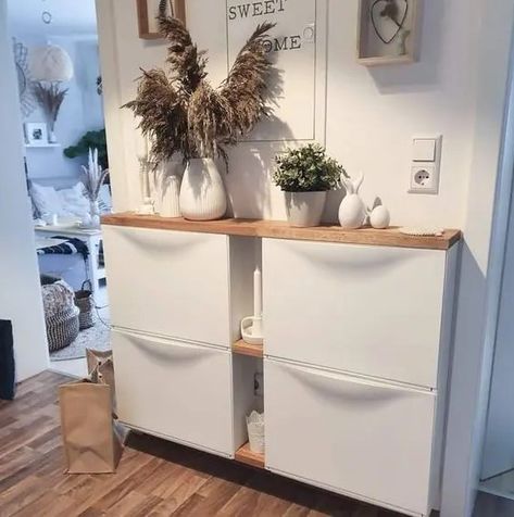 Ikea Trones, Ikea Shoe Cabinet, Home Hall Design, Boho Space, Ikea Decor, Ikea Hack Ideas, Ikea Furniture Hacks, Hemma Diy, Hallway Ideas Entrance Interior Design