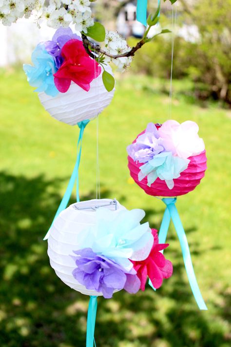 Eine tolle Idee für unsere weissen Papierlampions - How To Make Paper Flower Lanterns by IcingDesign Faux Flowers Diy, Party Lanterns, Lanterns Paper, Lantern Crafts, Flower Stamens, Paper Lantern Decor, Cheap Wedding Decorations, Hanging Paper Lanterns, Lantern Ideas