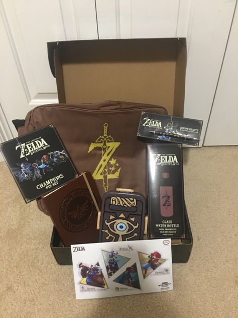 Legend of Zelda - Breath of The Wild Collector’s Box! found on target’s website! Zelda Accessories, Zelda Merch, Otaku Fashion, Zelda Diy, Zelda Totk, Legend Of Zelda Memes, Zelda Botw, Weird Images, Zelda Art