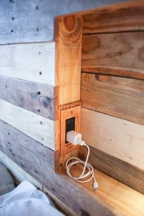 Pallets Headboard, Diy Seng, Pallet Bed Headboard, Pallet Wood Headboard, Pallet Headboard Diy, Pallet Bed Frames, Pallet Ceiling, Pallet Furniture Plans, Head Boards