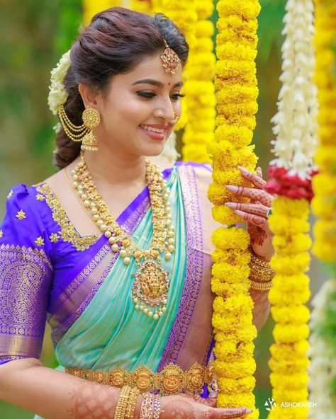 sneha prasanna in a blue saree2 Sneha Prasanna, Pink Blouse Designs, Lichi Silk Saree, Pattu Saree Blouse Designs, Wedding Saree Blouse, New Saree Blouse Designs, Wedding Saree Blouse Designs, Latest Model Blouse Designs, Traditional Blouse Designs