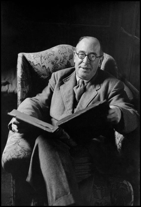 C.s. Lewis, Clive Staples Lewis, Hermann Hesse, C S Lewis, Writers And Poets, Cs Lewis, Famous Authors, Reading A Book, Foto Inspiration