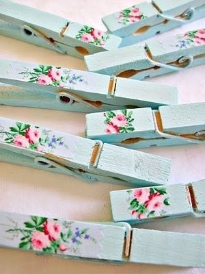 Nice and easy and so pretty. Manualidades Shabby Chic, Clothespin Art, Shabby Chic Decorating, Styl Shabby Chic, Ideas Cumpleaños, Decoration Shabby, ดินปั้น Polymer Clay, Decor Shabby Chic, Shabby Chic Crafts