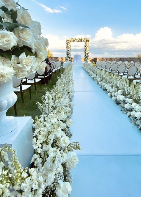 Wedding Venues Aisle, All White Wedding Venue Decor, White Wedding Decor Elegant Outdoor, Wedding Ceremony Venues Outdoor, White Rose Themed Wedding, Baby Breath Down The Aisle, White Rose Decor Wedding, Outside Wedding Ideas Spring, Scenic Wedding Ceremony