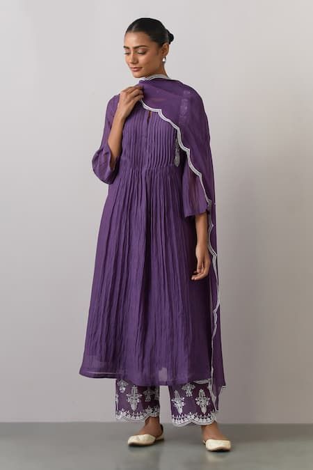 Buy Purple Chanderi Embroidered Thread Round Kurta Pant Set For Women by Ikshita Choudhary Online at Aza Fashions. Kurti Sets For Women, Diwali 2024, Kalidar Kurta, डिजाइनर कपड़े, Kurta Pant Set, Simple Kurta Designs, A Line Kurta, Dress Design Patterns, Kurta Designs Women