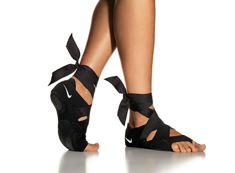 Nike Studio Wrap, the perfect way to enhance a yoga, pilates or barre workout. Keeps feet hygienic. Nike Yoga Shoes, Nike Workout Shoes, Nike Studio Wrap, Workouts Yoga, Nike Leather, Yoga Shoes, Sup Yoga, Fitness Programs, Wrap Shoes