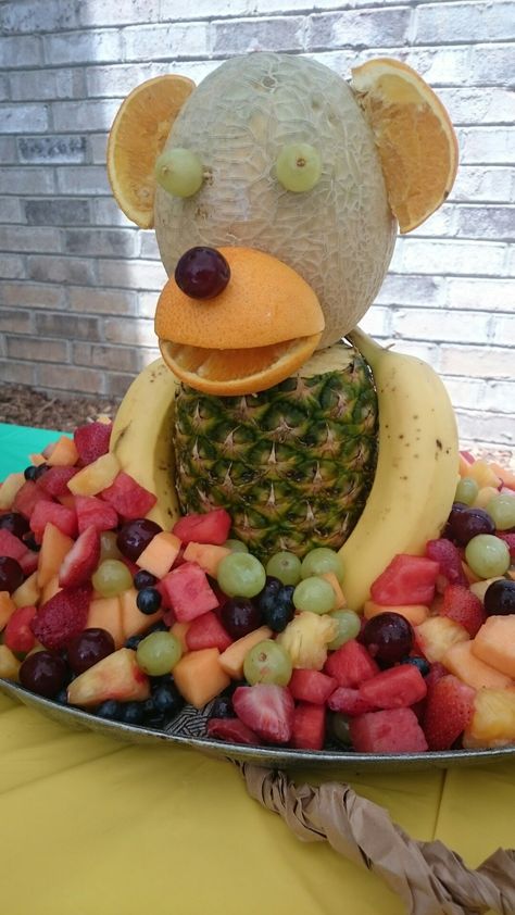 Monkey party fruit tray Monkey Fruit Platter, Monkey Fruit Tray, Monkey Fruit Display, Animal Fruit Tray, Jungle Fruit, Fruit Display Wedding, Fruit Buffet, Party Fruit, Baby Shower Fruit