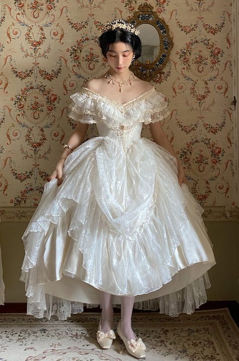 【-Romantic Ruffles-】 Vintage Classic Lolita OP Dress Set

◆ Shopping Link >>> https://lolitawardrobe.com/romantic-ruffles-vintage-classic-lolita-op-dress-set_p7821.html Tea Party Princess, Royalty Dress, Fairytale Gown, Op Dress, Classic Lolita, Gown Inspiration, Kawaii Dress, Fantasy Gowns, Princess Outfits