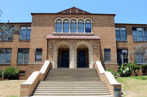 University High School, West Los Angeles, rear entrance photo 2017 by G. Nieves. This is the original back entrance to the School built in 1924-1925 when it opened as Harding High School. High School Entrance, School Academy, School Building Design, Warren G, City Of Los Angeles, School Entrance, West Los Angeles, Los Angeles City, Vintage Los Angeles