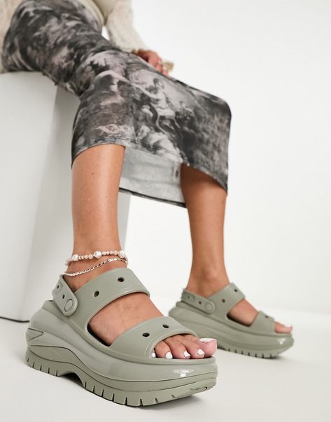 Crocs Heels Outfit, Chunky Crocs Outfit, Crocs Slides Outfit, Crocs Mega Crush Sandal Outfit, Mega Crush Crocs Outfit, Crocs Sandals Outfit, Crocs Styling, Crocs Mega Crush Sandal, Mega Crush Sandal