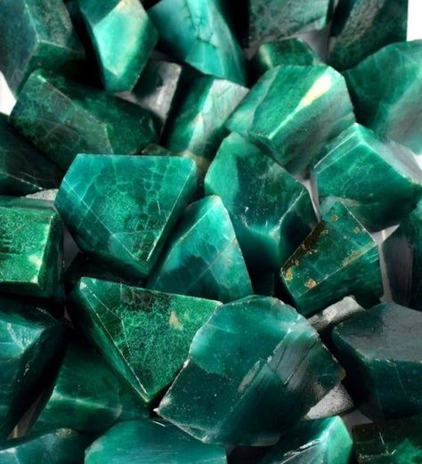 Gems Aesthetic, Sztuka Science Fiction, Verde Smeraldo, Dark Green Aesthetic, Slytherin Aesthetic, Photographie Inspo, Real Turquoise, Green Emerald, Green Crystals