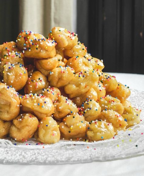 Sicilian Pignolata-Italian Honey Balls are fried balls of dough dipped in honey and topped with sprinkles made in Italy during the carnevale and also the holidays, or just for any special occasion. #pignolata #struffoli #honeyballs #carnevale #italianrecipe Honey Balls Recipe, Struffoli Recipe, Honey Balls, Fried Balls, Italian Christmas Recipes, Italian Christmas Cookies, Italian Cookie Recipes, Italian Dessert, Italian Christmas