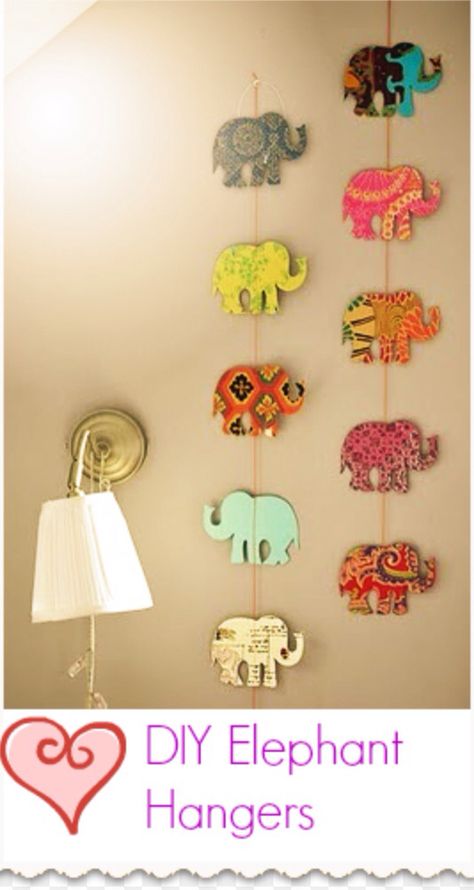 I don't know how you make the elephants (I think they are made out of wood) but you can just hand the elephants form a string and you just hang them in you room Diy Nursery Decor Girl, Boho Decor Diy, Perlengkapan Bayi Diy, Elephant Garland, Diy Para A Casa, Nursery Diy Projects, Elephant Decoration, Diy Dorm Decor, Kerajinan Diy