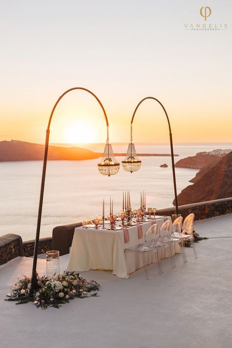 The Best Wedding Venues in Santorini, Greece | Wedding in Greece | Greece Wedding reception ideas | Elopement and Intimate wedding in Europe | Greek island wedding inspiration | Santorini sunset wedding Santorini Wedding Venue, Dana Villas, Mykonos Wedding, Standing Light, Romantic Wedding Ceremony, Banquet Wedding, Luxury Lamps, Lantern String Lights, Santorini Wedding