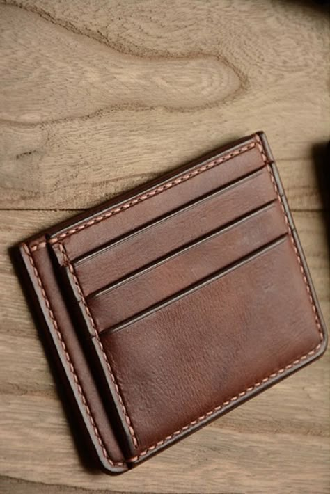 Thick Leather Projects, Card Holder Leather Handmade, Minimal Wallet Men, Christmas Crafts Gift Ideas, Leather Card Holder Pattern, Leather Wallet Mens Handmade, Diy Leather Wallet, Leather Wallets For Men, Handmade Leather Work