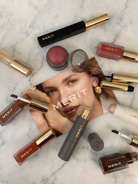 Merit Beauty Aesthetic, Merit Blush, Pretty Makeup Products, Merit Makeup, Merit Beauty, Maquillaje Aesthetic, French Makeup, Makeup Packaging, Beauty Makeover