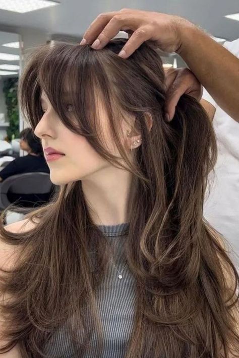 24 Wispy Curtain Fringe Hairstyles for Long Hair to Inspire Your Next Salon Visit Wispy Curtain Fringe, Langer Pony, Cabelo Ombre Hair, Makeup Korea, Haircuts For Long Hair With Layers, Hair Inspiration Long, Curtain Fringe, Round Face Haircuts, Hair Color Pink