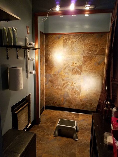 Home Spray Tan Room Home Spray Tan Room, Tanning Salon Decor, Spray Tan Room, Spray Tan Booth, Spray Tan Salons, Tanning Studio, Tanning Room, Tanning Booth, Airbrush Spray Tan