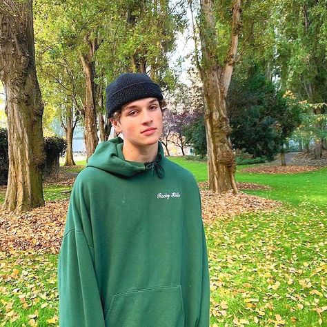 Aaron Hull (Beanie | Instagram) Aaron Hull, Guys Fits, Guy Fits, Skater Boys, Boys Fits, Hey Beautiful, Outfits Hombre, Skater Boy, Boy Fits